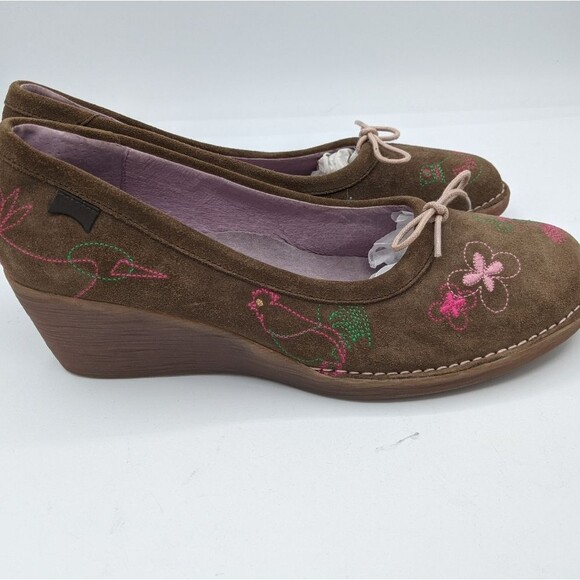 Camper "Twins" Brown Suede Embroidered Closed Toe Wedges - Picture 7 of 13